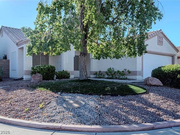 4th image of 812 Mesa Pine Ct