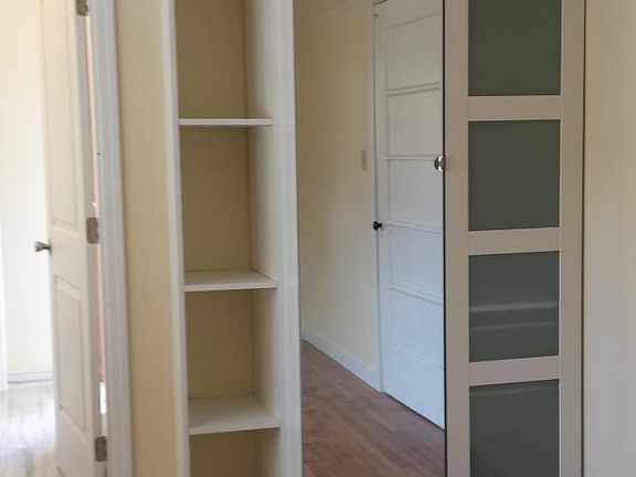 4th image of 465 Oxford Ave #B