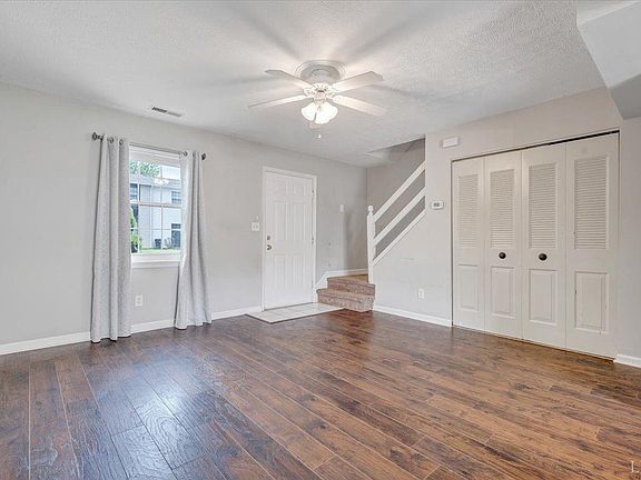 2nd image of 23 Countryplace Ln