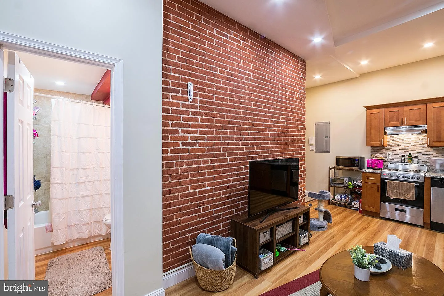 2 bed, 2.0 bath, 1350 sqft, $1,695 — Photo 2