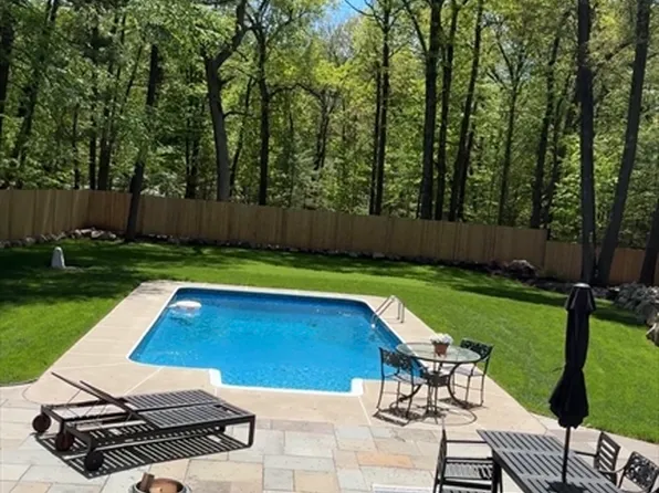 30 Oakridge Ave, Natick, MA 01760
