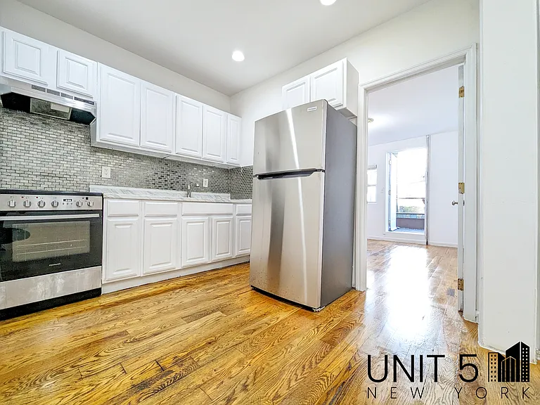 901 Willoughby Ave #1R — Photo 2