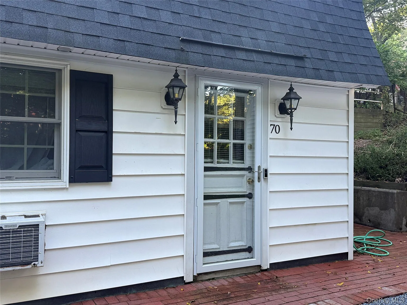 3 bed, 2.0 bath, 1600 sqft, $4,950 — Photo 3