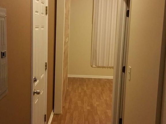 4th image of 840 N Damen Ave APT 3F