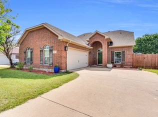 107 Oak Hollow Ln, Red Oak, TX 75154