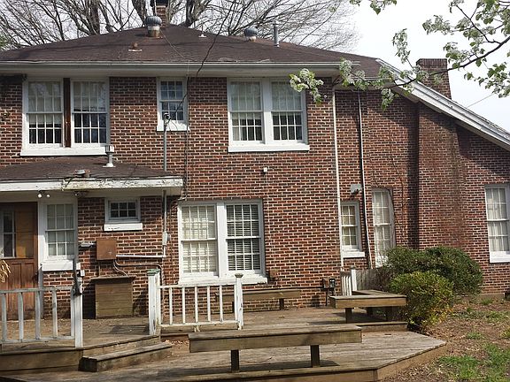 3rd image of 206 Park Pl