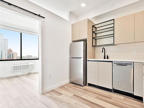 4th image of 55 Jordan Ave APT 1209