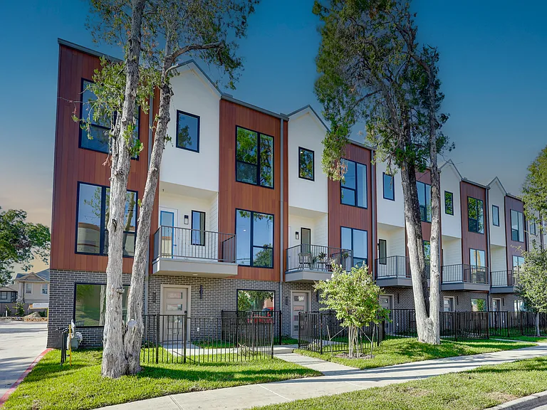1902 N Carroll Ave #104 — Photo 8