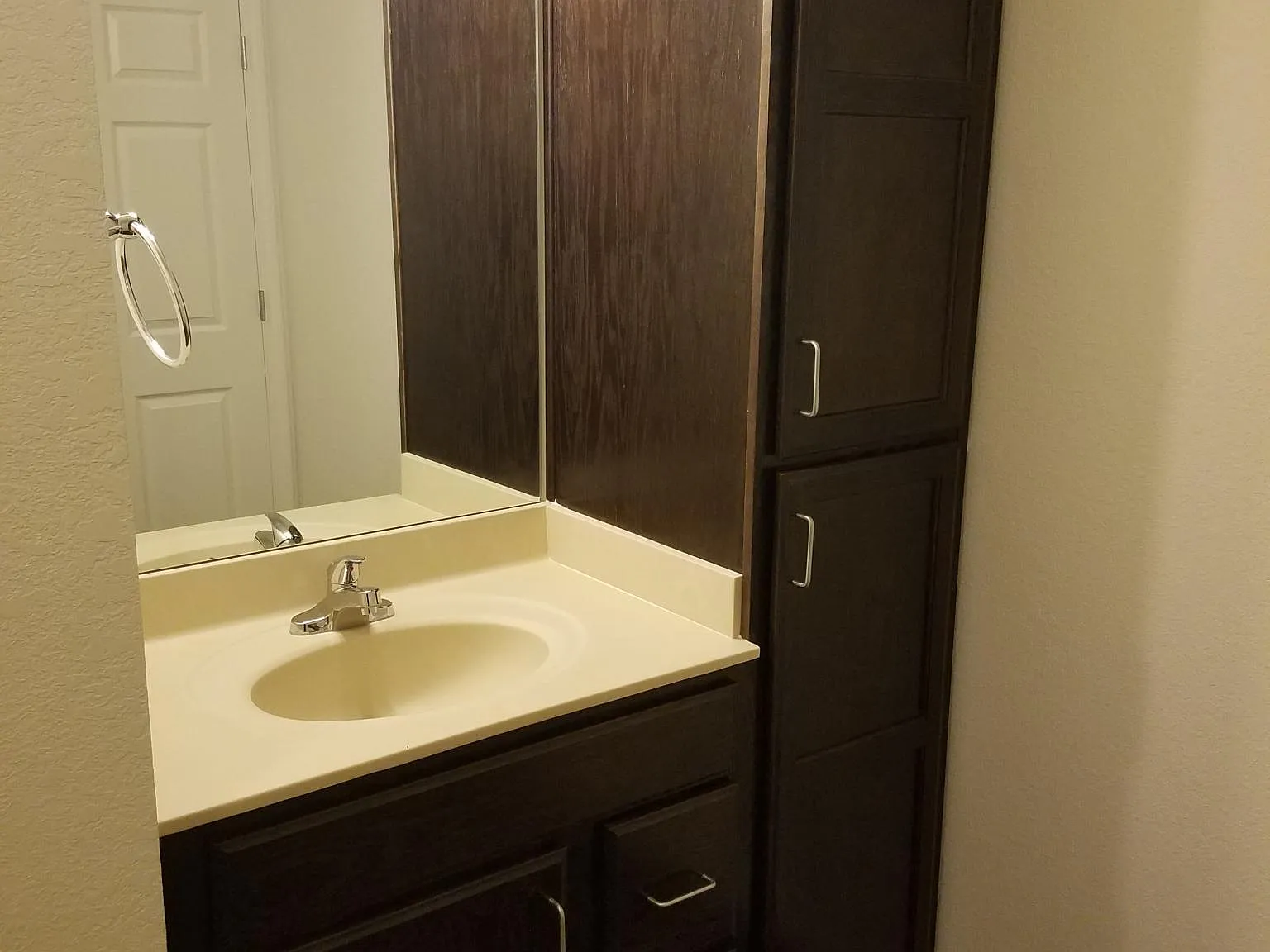 3 bed, 1106 sqft, $870 — Photo 4