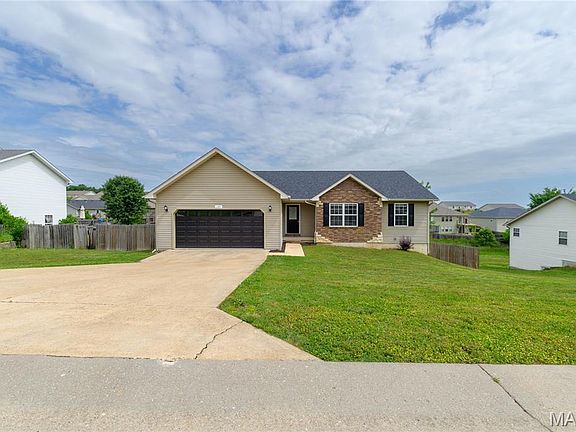 2nd image of 135 Lyle Curtis Cir