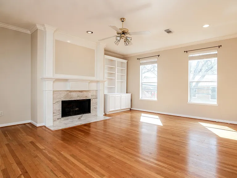 1414 Crocker St — Photo 3