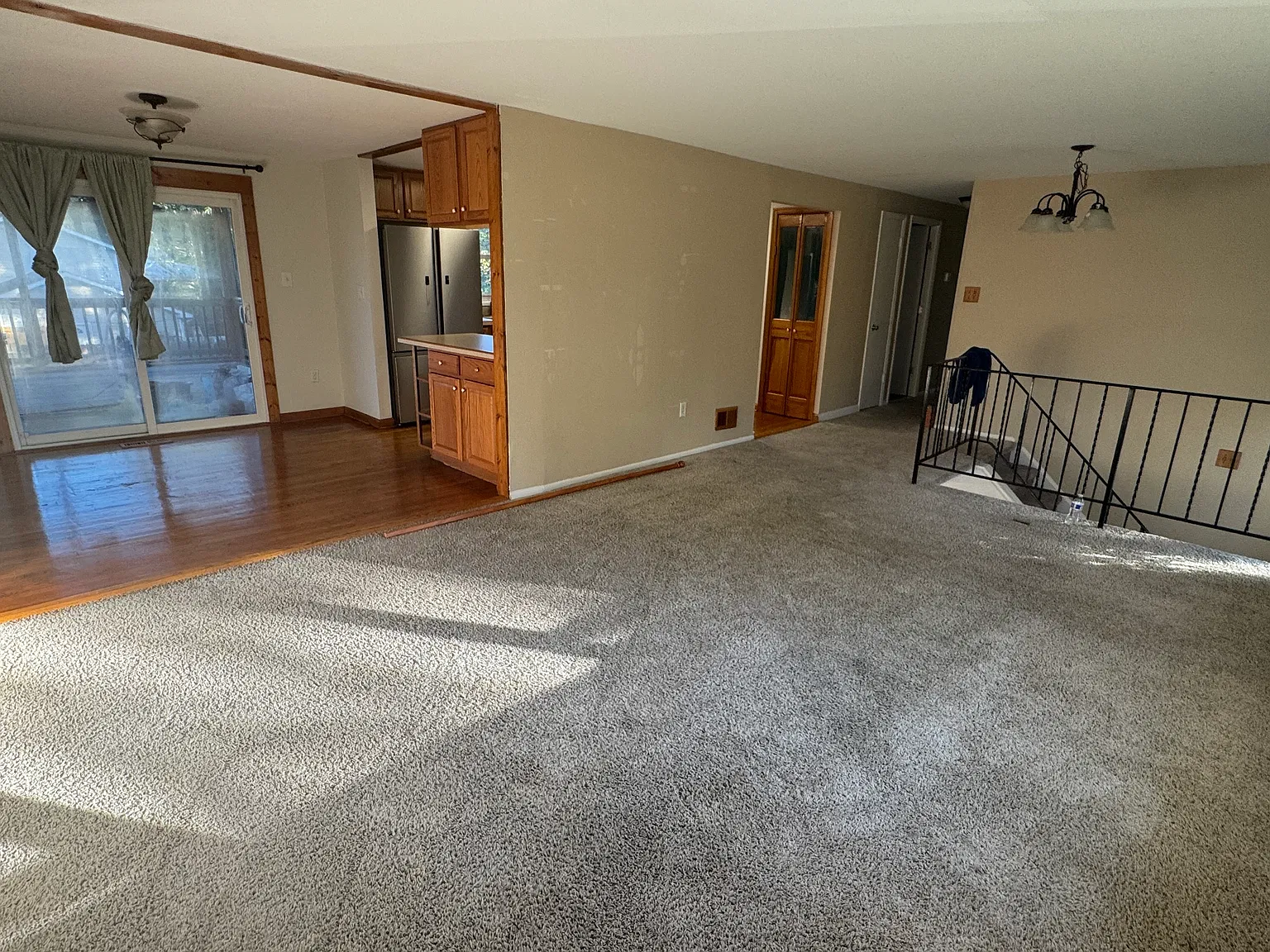 5 bed, 2400 sqft, $2,800 — Photo 2
