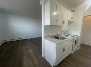 837 Queenston Road Hamilton, Hamilton, ON L8G 1B3