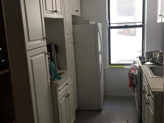 2nd image of 2456 44th St APT 1C