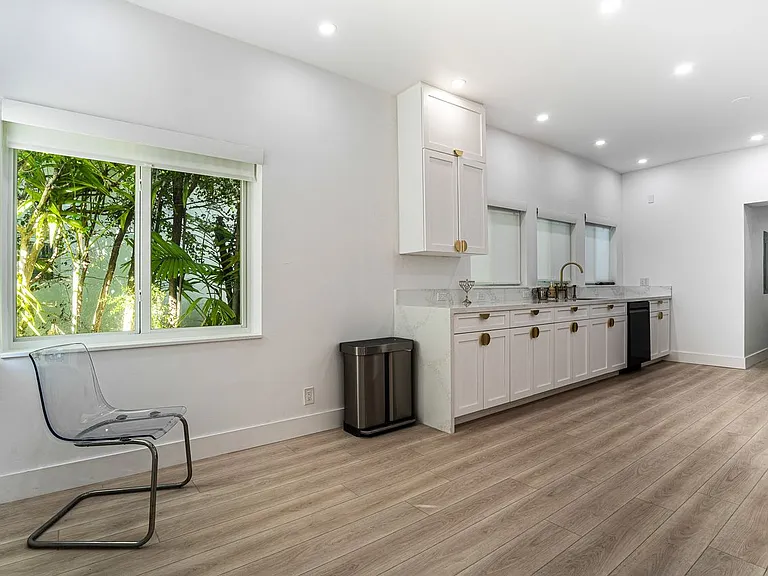 8866 Carlyle Ave — Photo 28