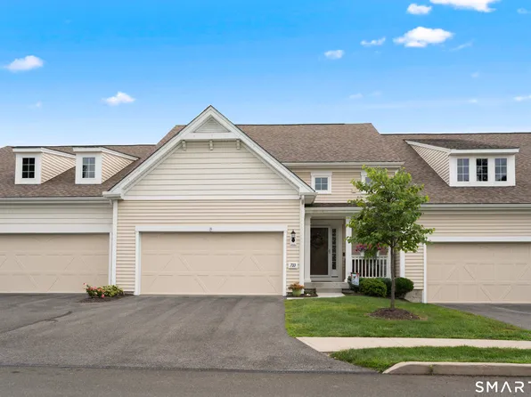 733 Championship Drive #733, Oxford, CT 06478