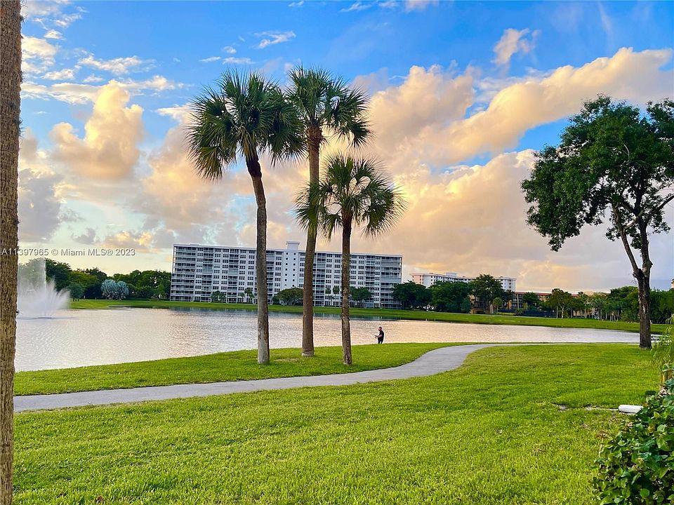 1st image of 2801 N Palm Aire Dr APT 404