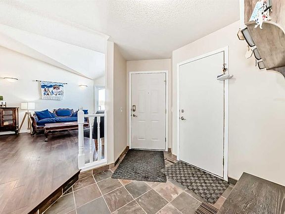 2nd image of 440 E Sunlake Rd SE