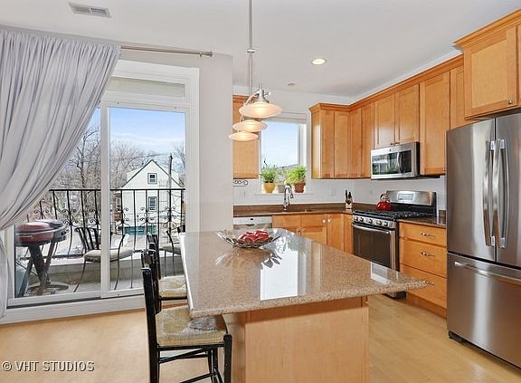 3rd image of 3201 N Wolcott Ave APT 3B