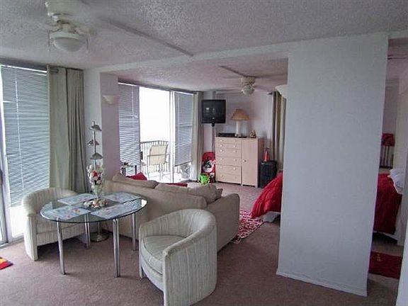 4th image of 415 E Beach Dr APT 501