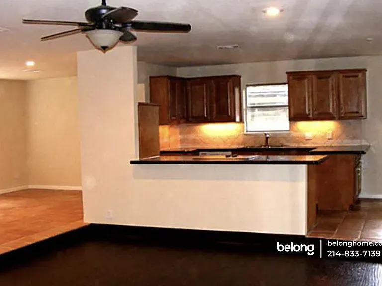8615 Skyline Dr — Photo 2
