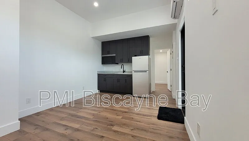 7801 Byron Ave #B