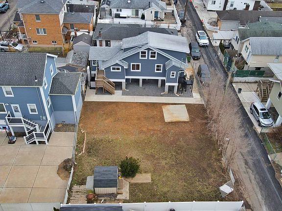2nd image of 11 Seafoam St