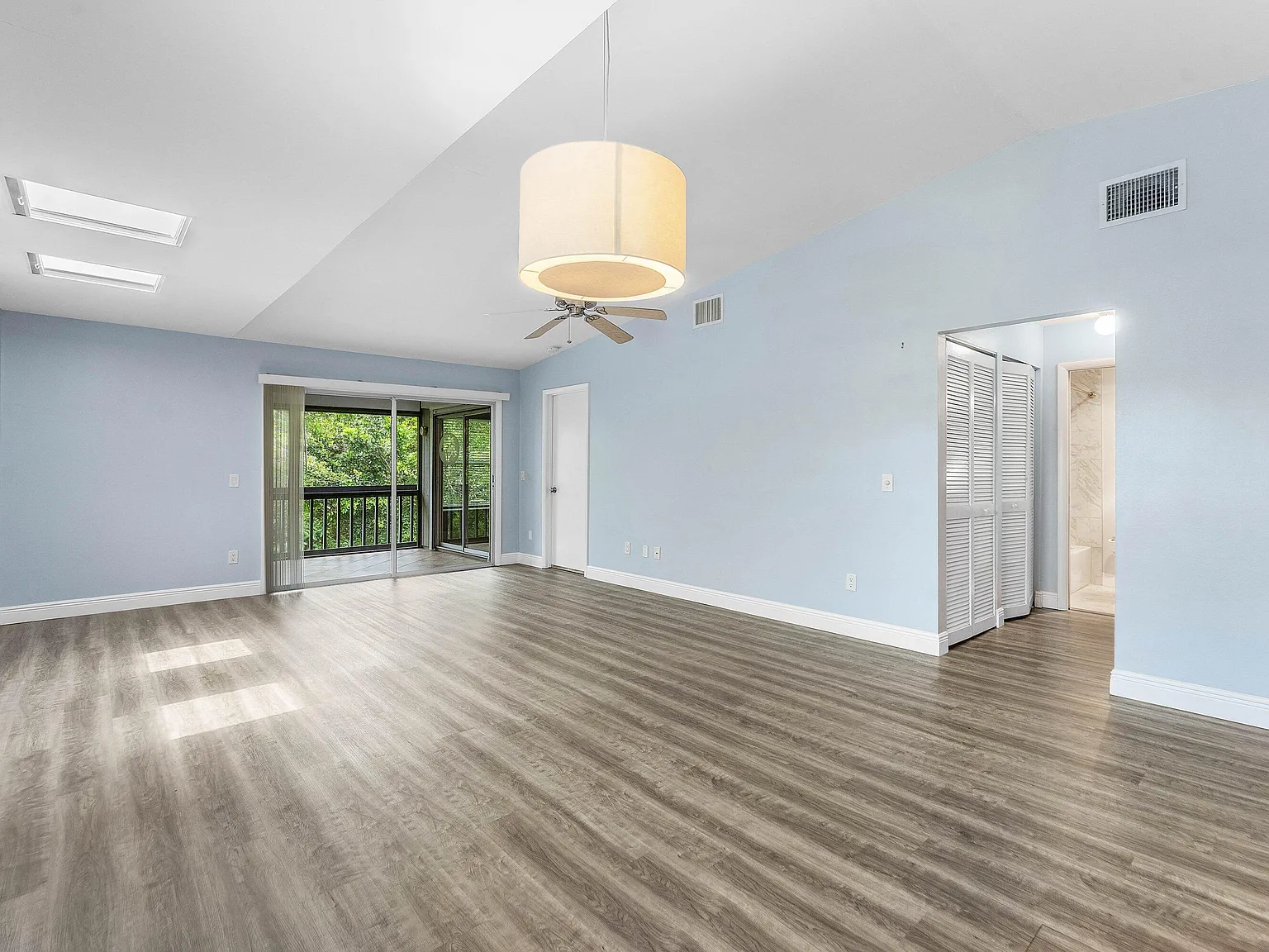 2 bed, 2.0 bath, 1163 sqft, $2,200 — Photo 3