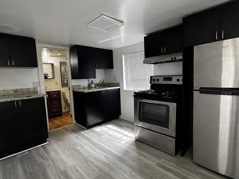 1121 NW 40th St #3 — Photo 7