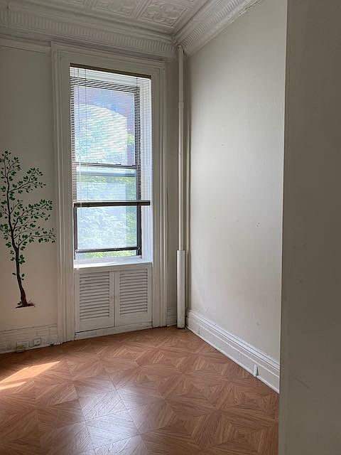 1st image of 137 E 35th St APT 2