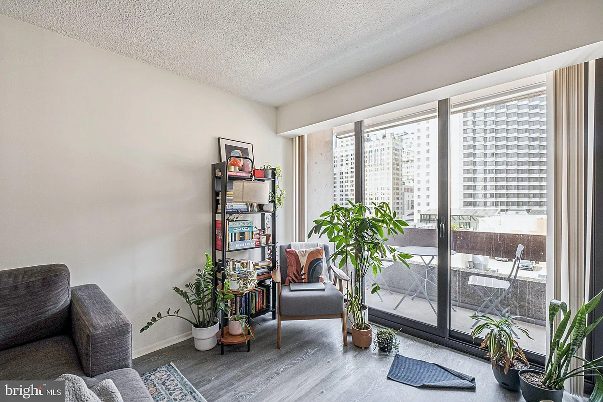 Building Photo - 1326 Spruce St #42-905