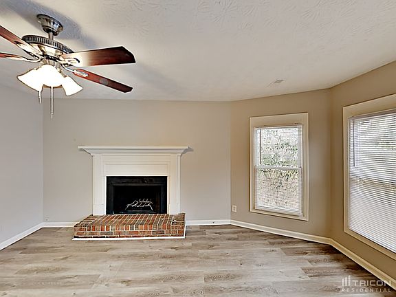 3rd image of 219 Cedar Mill Ln