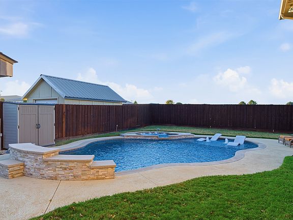 4th image of 1004 Cedar Ridge Ln