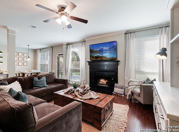 4th image of 1329 Holmes Ln