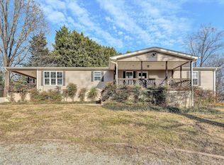 708 Mountain Meadow Dr, Vinton, VA 24179