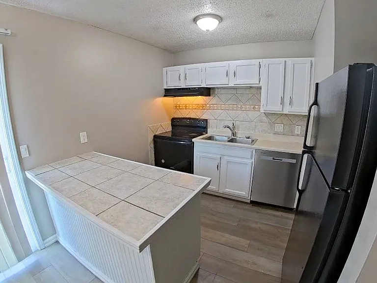 713 Dondee Dr — Photo 16