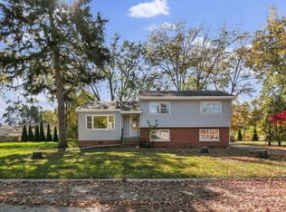 2722 40th St, Highland, IN 46322