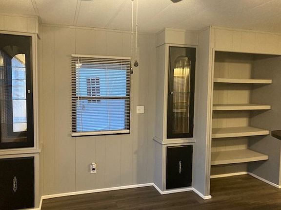 3rd image of 304 Country Elms Est