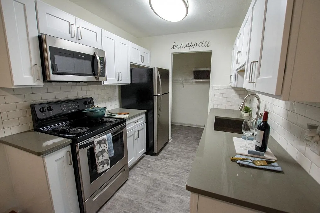 Icon Avondale Apartments — Photo 4