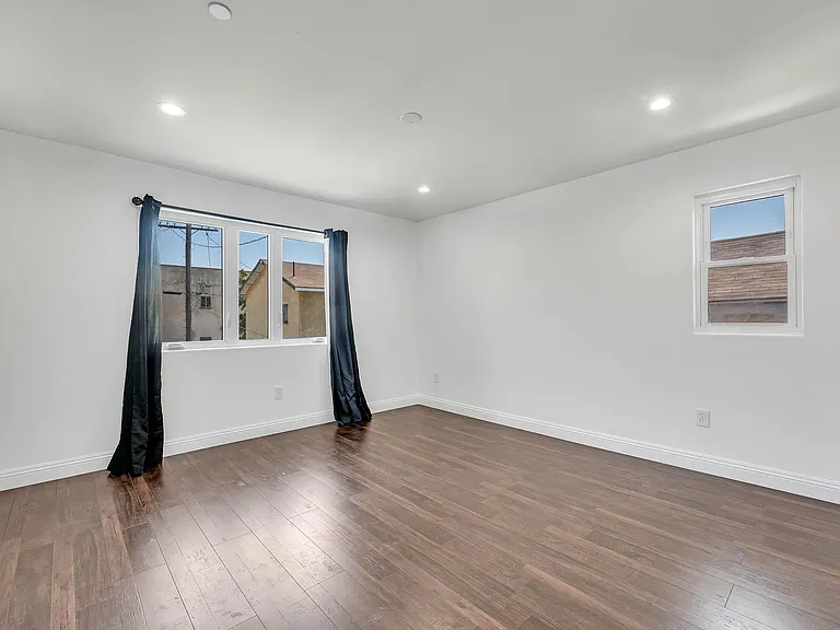 2882 W 14th St — Photo 17