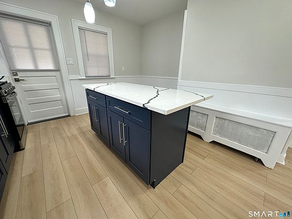 4th image of 332 Robbins St