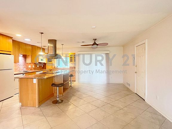 2nd image of 2000 Willow Ln