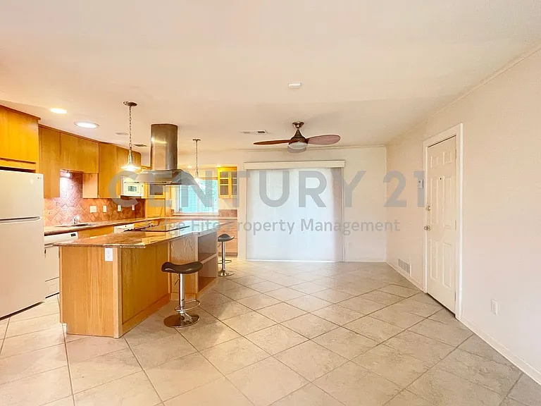 2000 Willow Ln — Photo 2