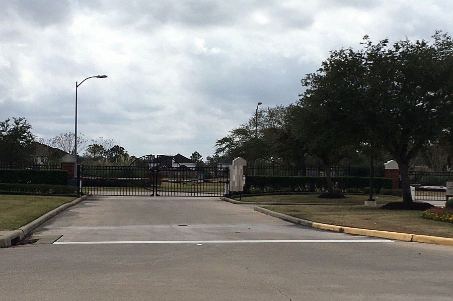 1st image of 1034 Riverchase Dr