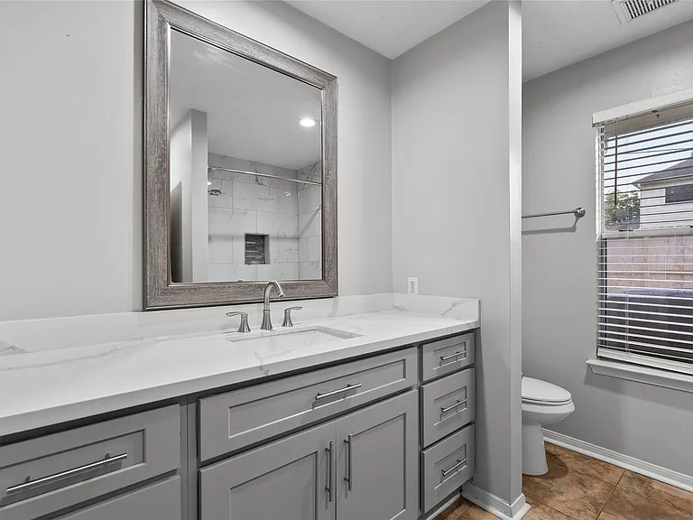 15834 Constitution Ln — Photo 29
