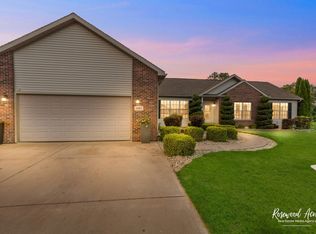 3083 Deer Run Dr, Kankakee, IL 60901