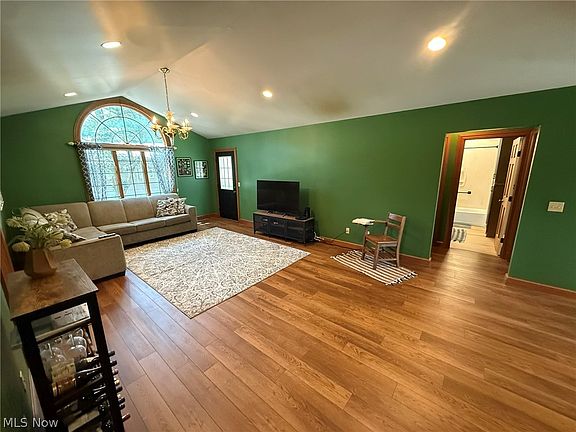 5th image of 238 Edgemore St NE