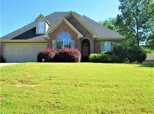 203 Manchester Dr, Vicksburg, MS 39183