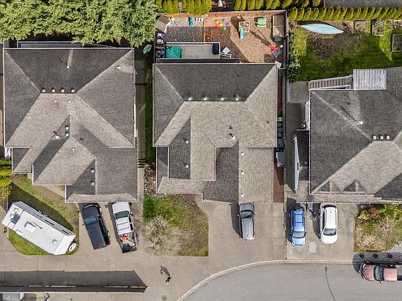 3rd image of 44699 Riverwood Cres