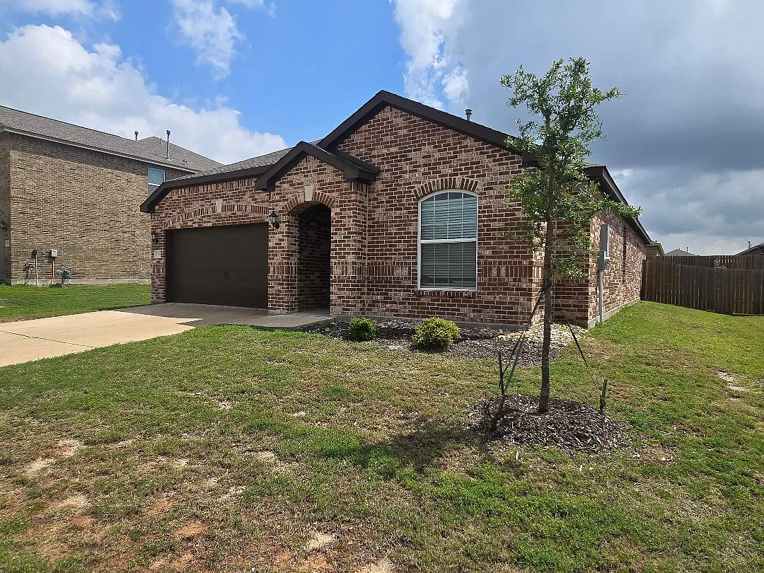 Building Photo - 2024 Jeanine Dr